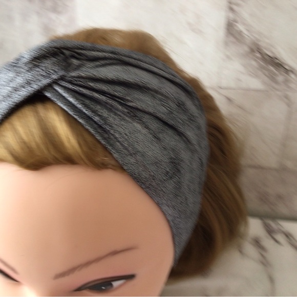 Twisted faux leather fabric, crackle fabric turban headband. - Picture 6 of 7